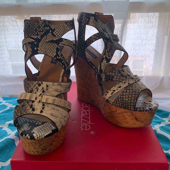 Strappy Platfrom Sandals - Picture 3 of 3